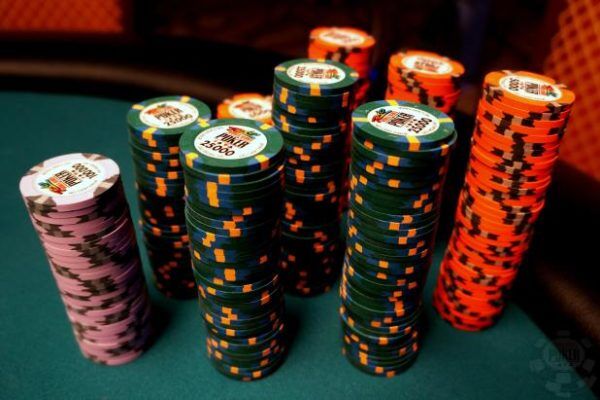 tournament poker games chips
