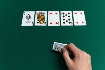 poker-hands-royal-flush-in-texas-holdem-rankings-600x400-340x.jpg