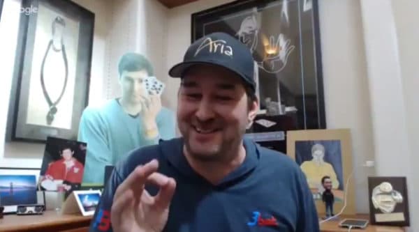 Phil Hellmuth hand gesture